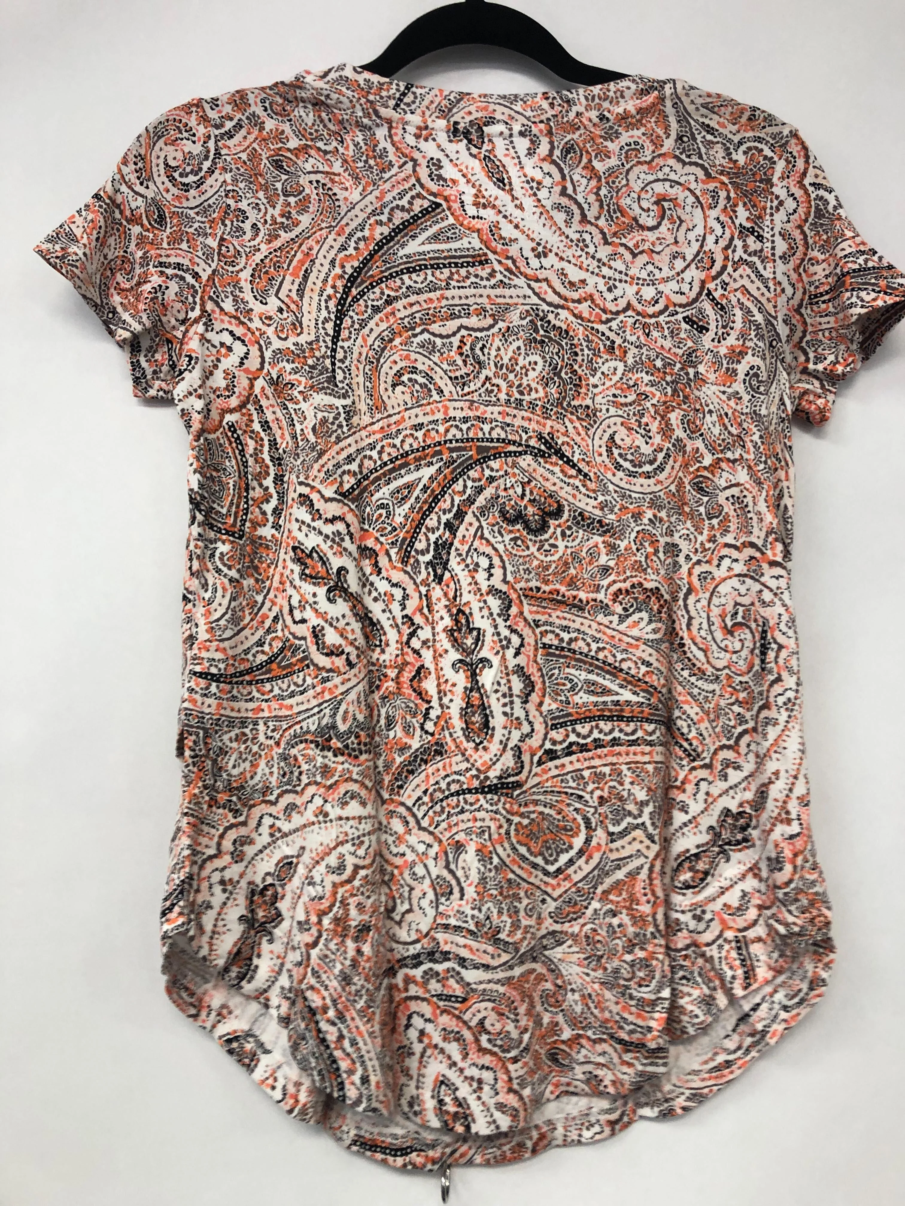 Outlet 6029 - Printed V-Neck Boyfriend Nursing Tee - Apricot Paisley - Extra Extra Small - Image 2