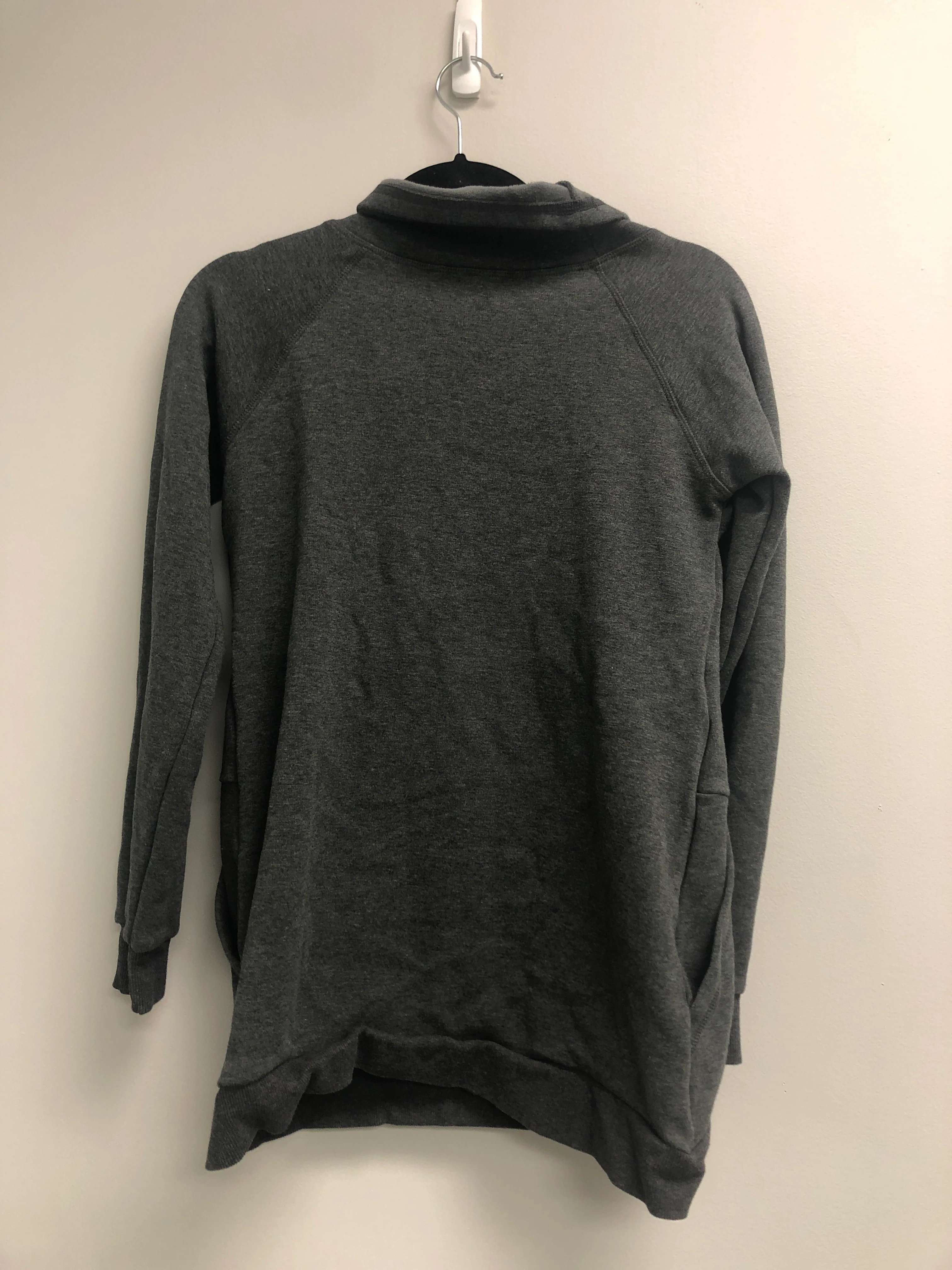 Outlet 6846 - Latched Mama Harbor Snap Nursing Pullover - Charcoal - Small - Image 2