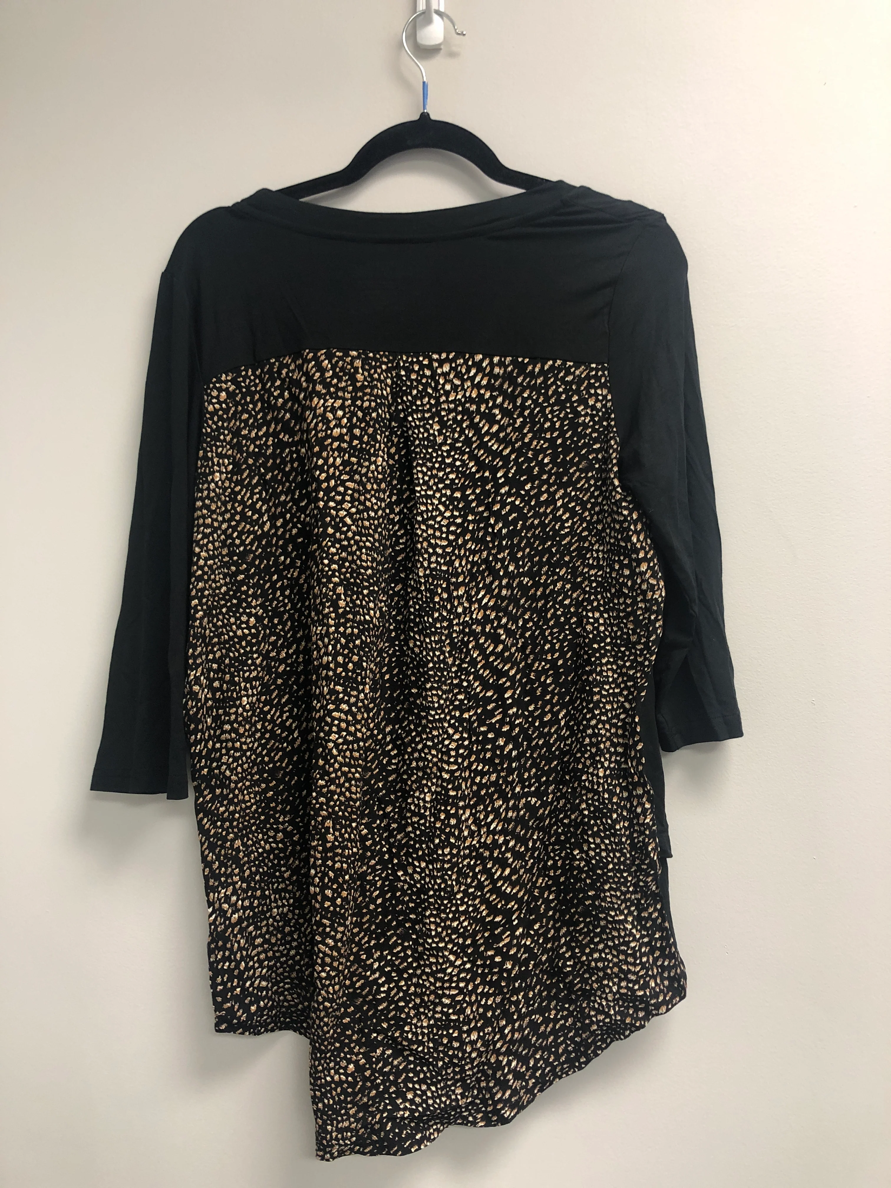 Outlet 6871 - Latched Mama 3/4 Sleeve Scoop Neck Woven Back Nursing Top - Black Leopard - Medium - Image 2
