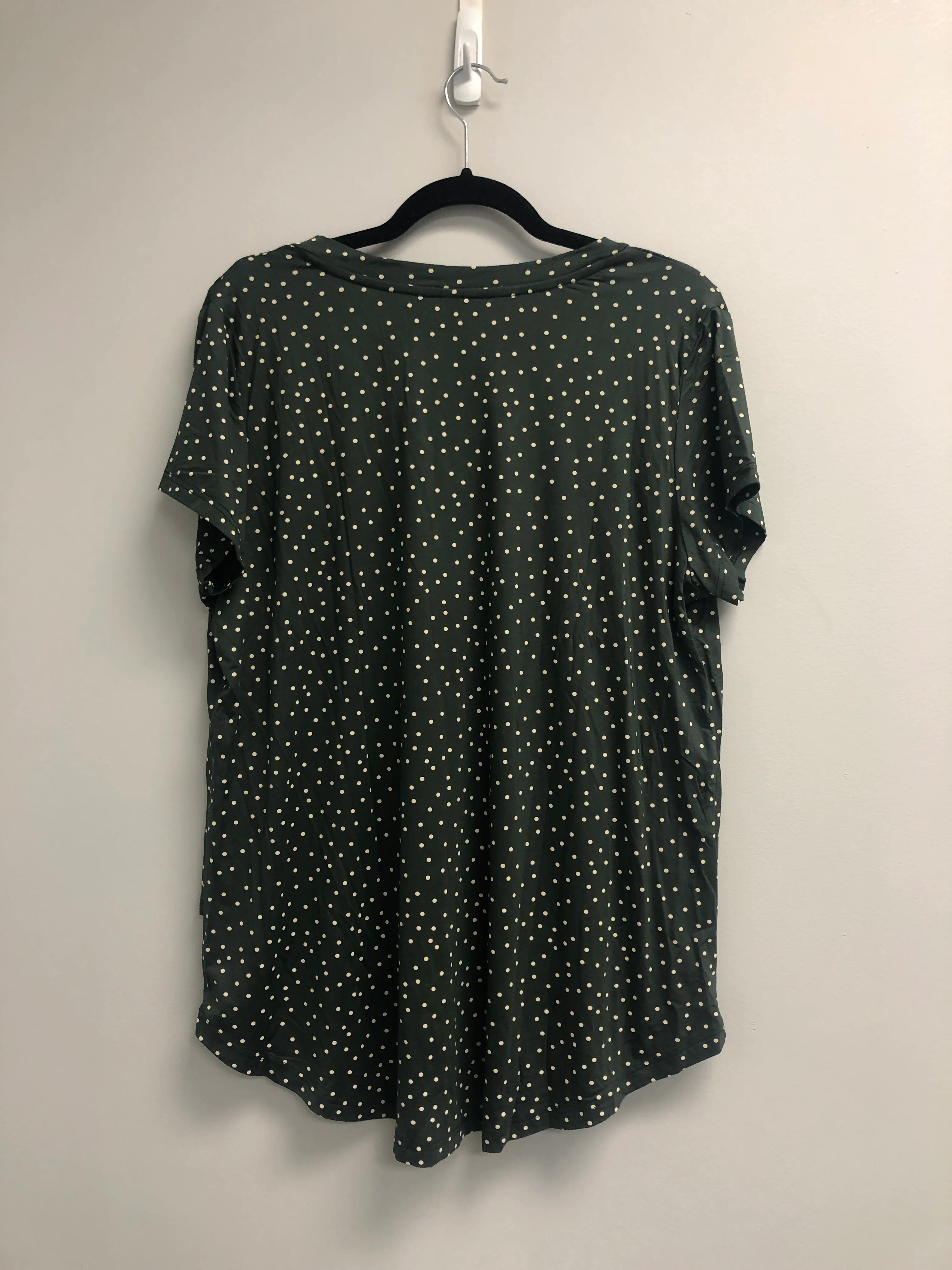 Outlet 6895 - Printed V-Neck Boyfriend Nursing Tee - Olive Dots - Large - Image 2