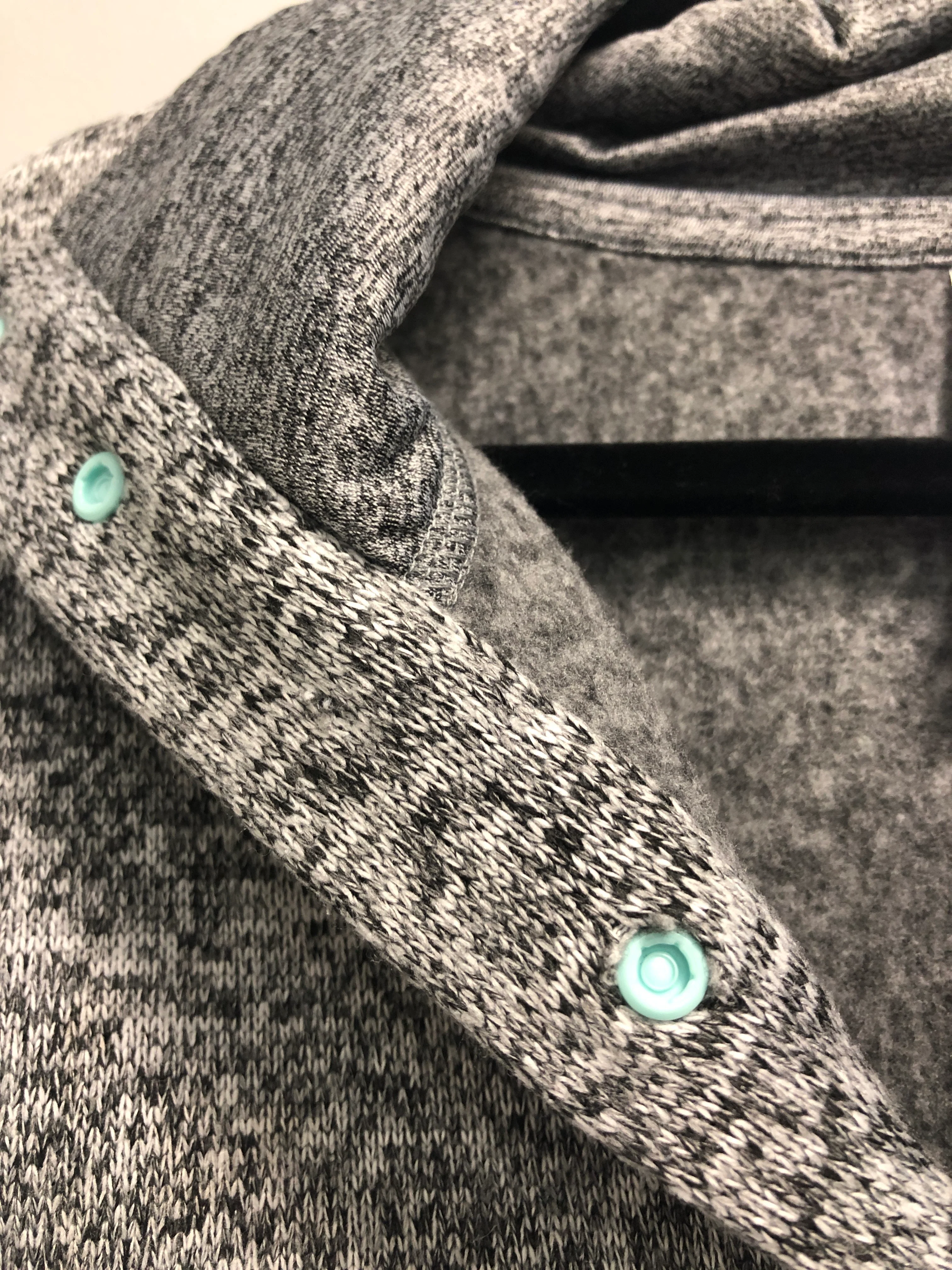 Outlet 6931 - Latched Mama Perfect Nursing Pullover - Heathered Grey - Medium - Image 2