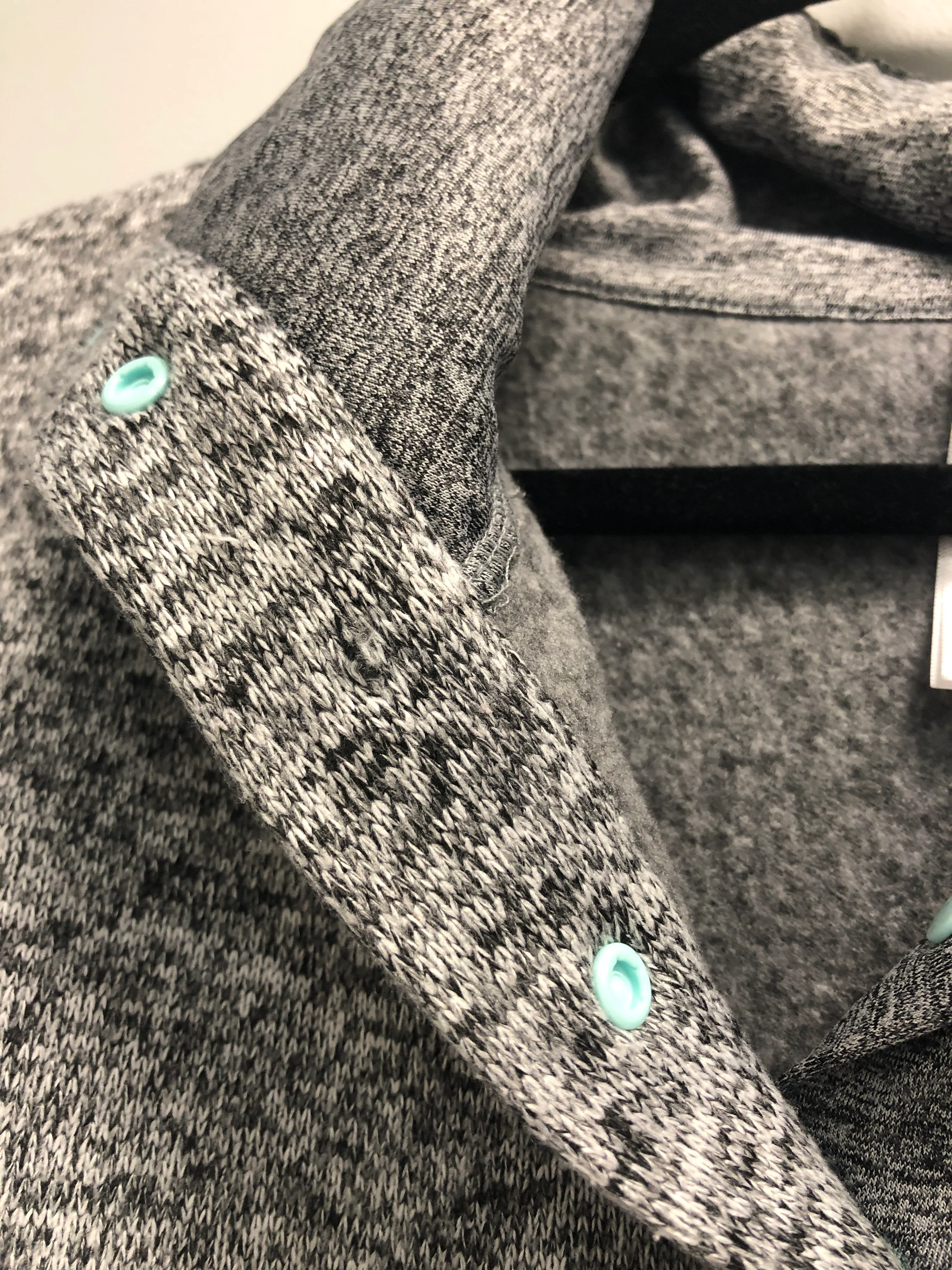Outlet 6932 - Latched Mama Perfect Nursing Pullover - Heathered Grey - Large - Image 2