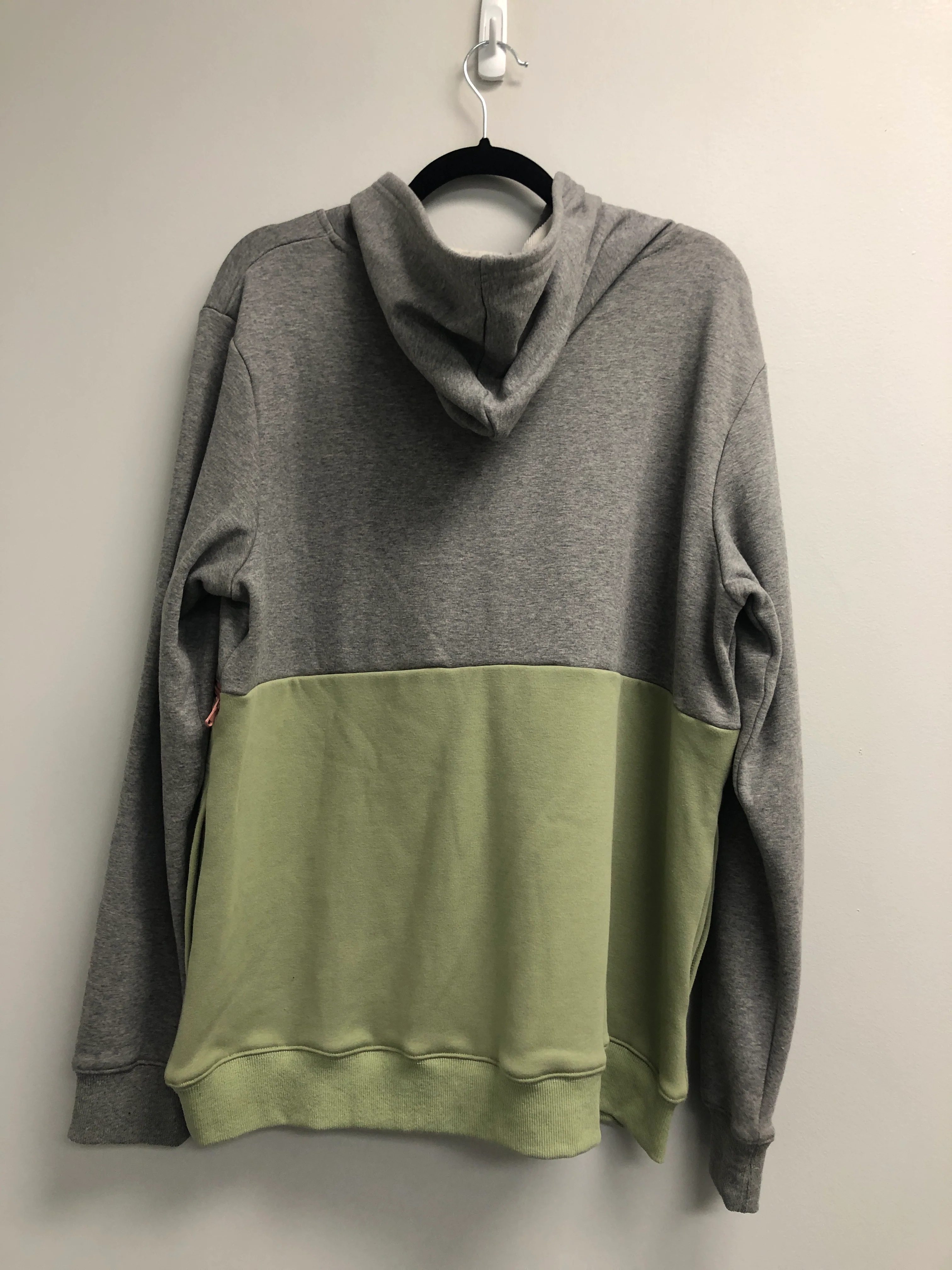 Outlet 6934 - Latched Mama Trailblazer Nursing Hoodie - Heather Grey/Fern - 1X - Image 2