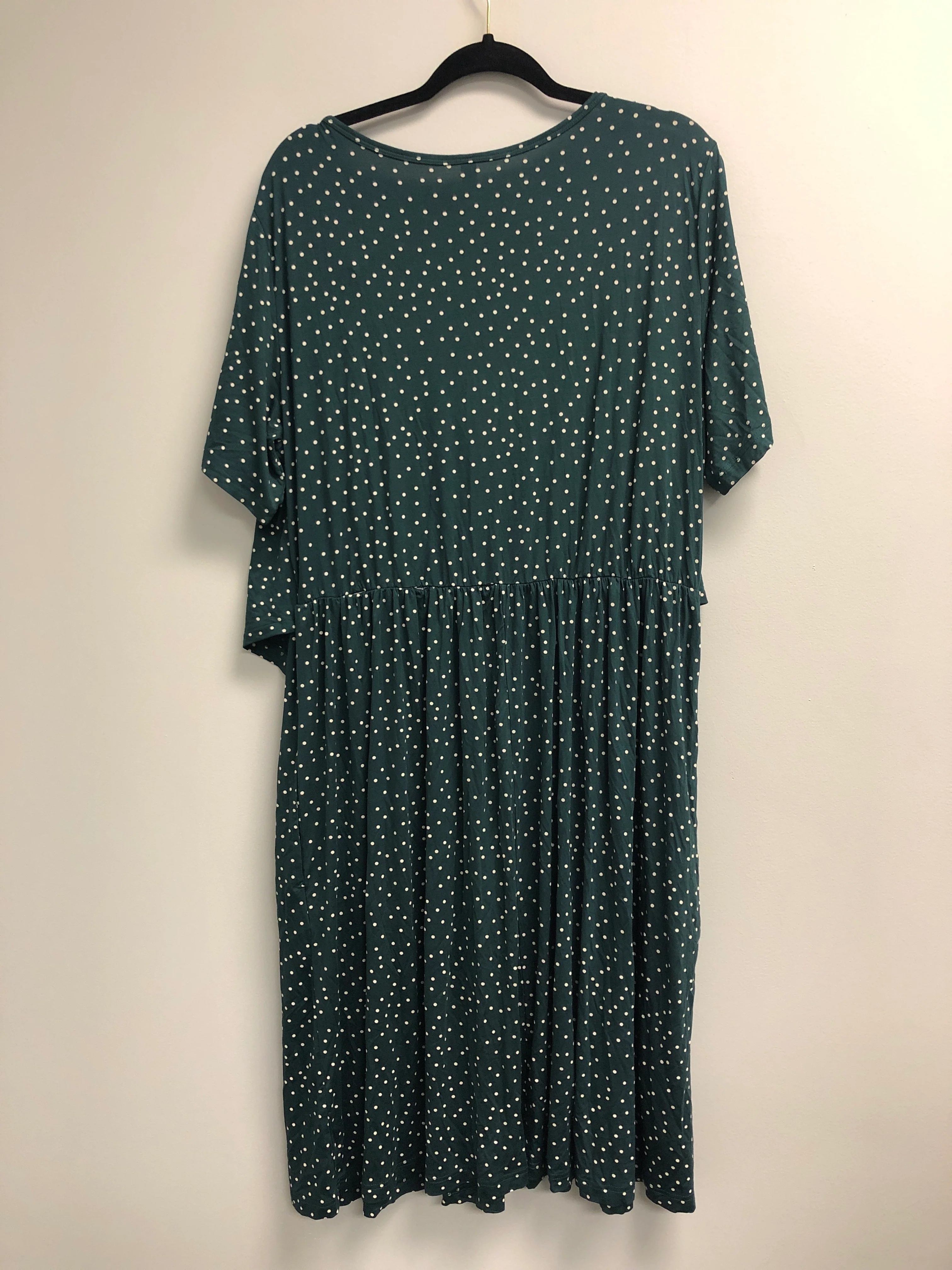 Outlet 6976 - Latched Mama Essential Boardwalk Nursing Dress - Forest Green Dots - 2X - Image 2