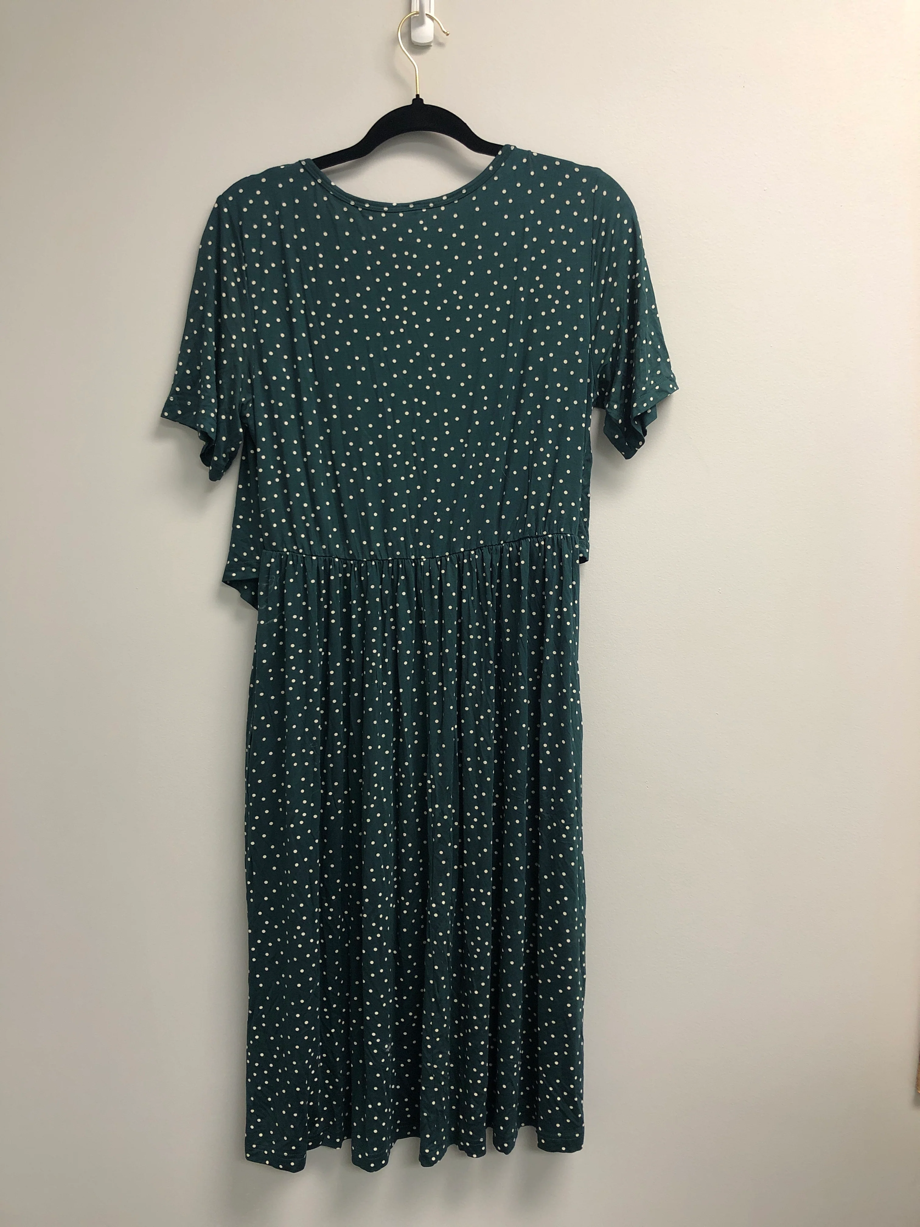 Outlet 6980 - Latched Mama Essential Boardwalk Nursing Dress - Forest Green Dots - Large - Image 2