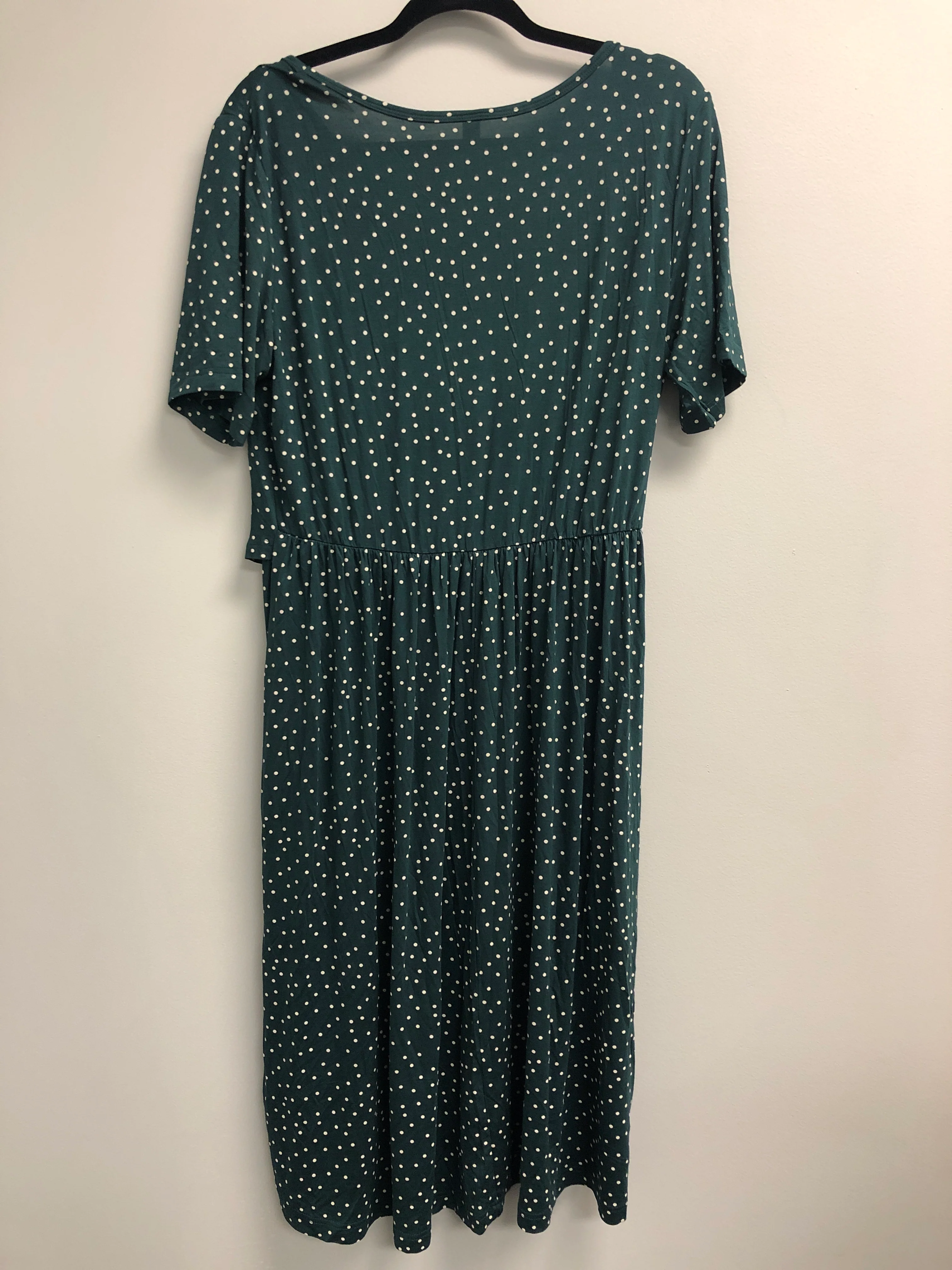 Outlet 6981 - Latched Mama Essential Boardwalk Nursing Dress - Forest Green Dots - Extra Large - Image 2