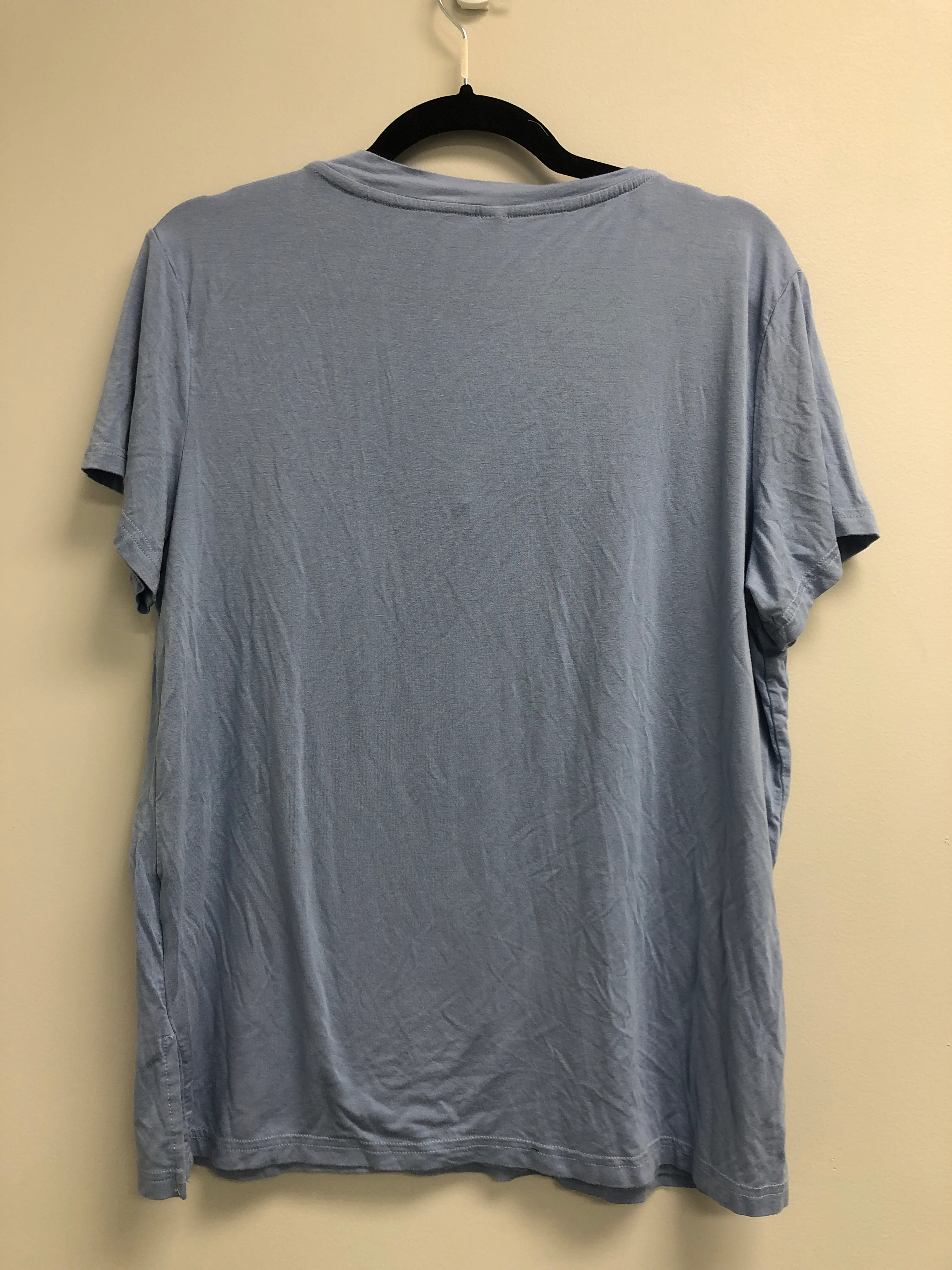 Outlet 7015 - Latched Mama Go-To V-Neck Nursing Tee - Cornflower Blue - Large - Image 4