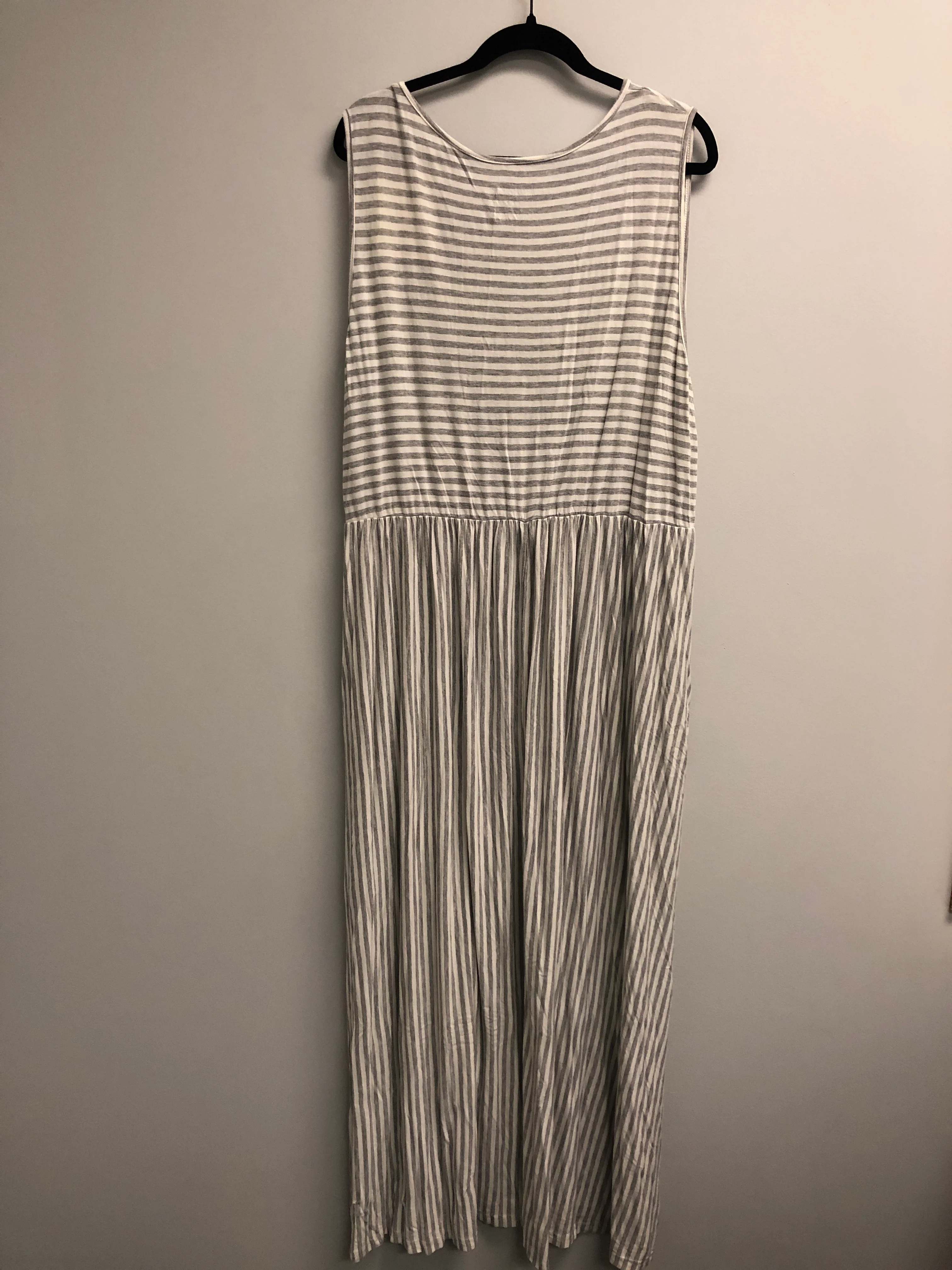 Outlet 7028 - Latched Mama Boardwalk Nursing Maxi - Heather Grey Stripe - 3X - Image 2