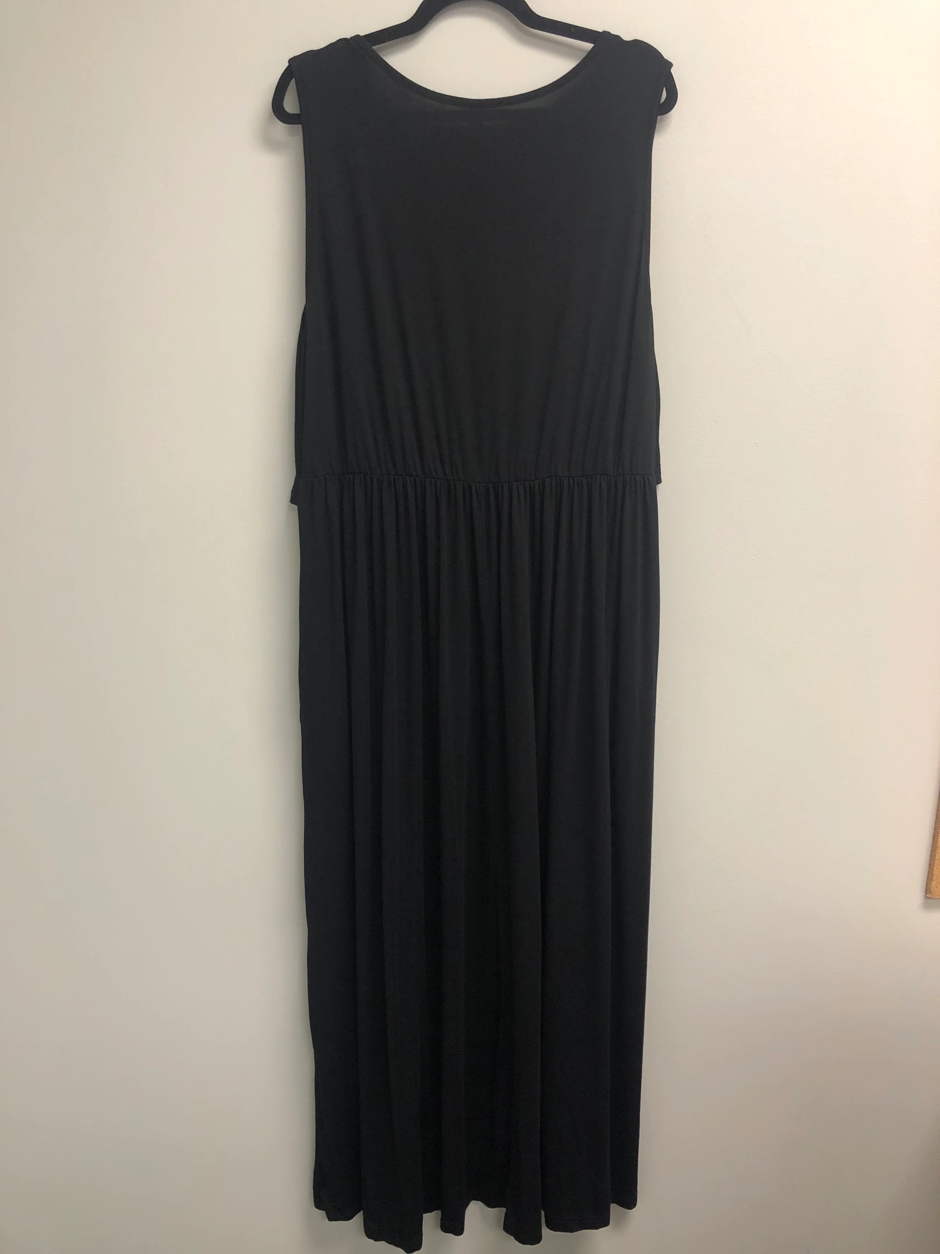 Outlet 7086 - Latched Mama Boardwalk Nursing Maxi - Black - 2X - Image 2