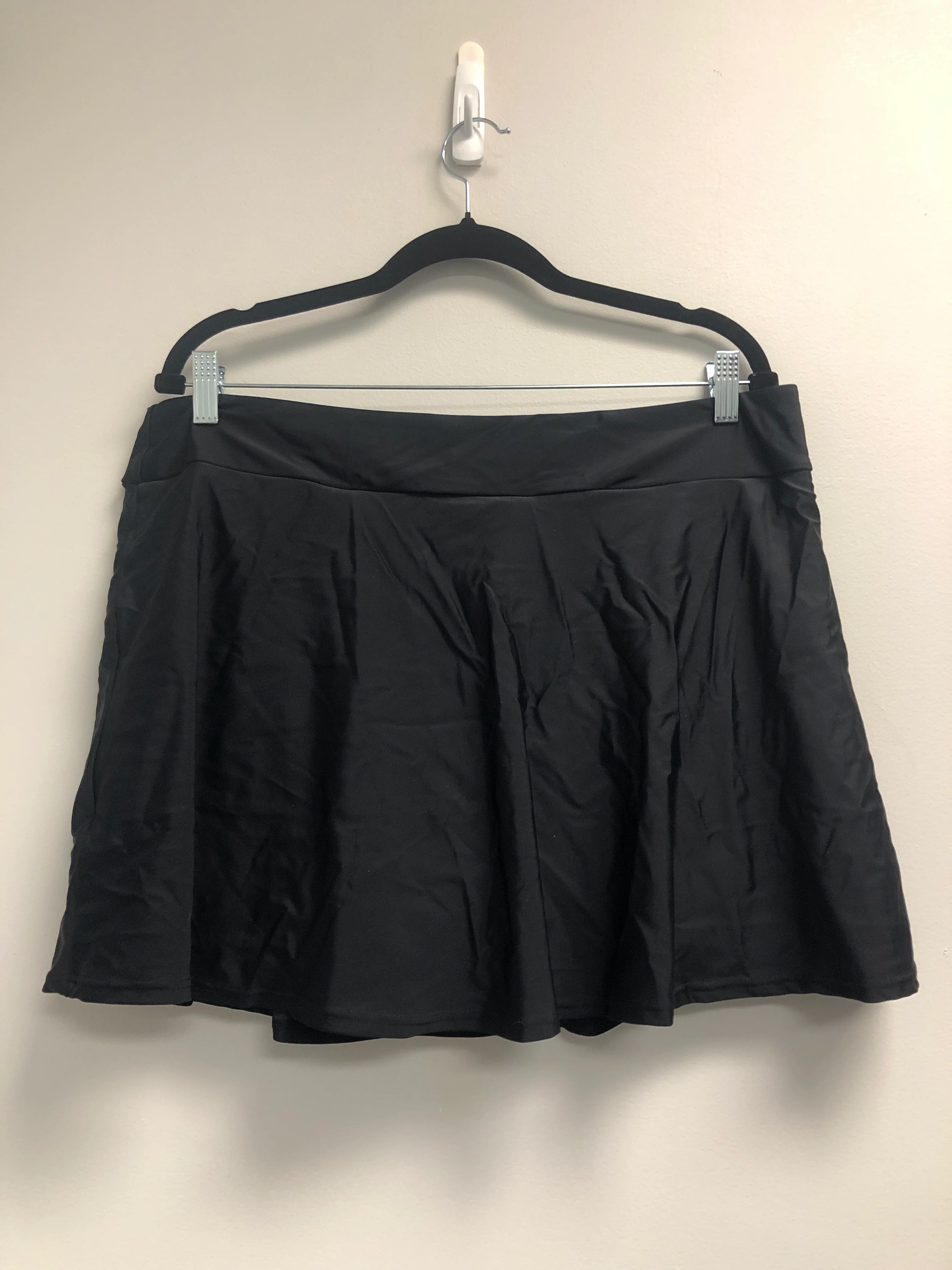 Outlet 7120 - Latched Mama Sporty Swim Skirt with Boy Shorts - Final Sale - Black - 2X - Image 2