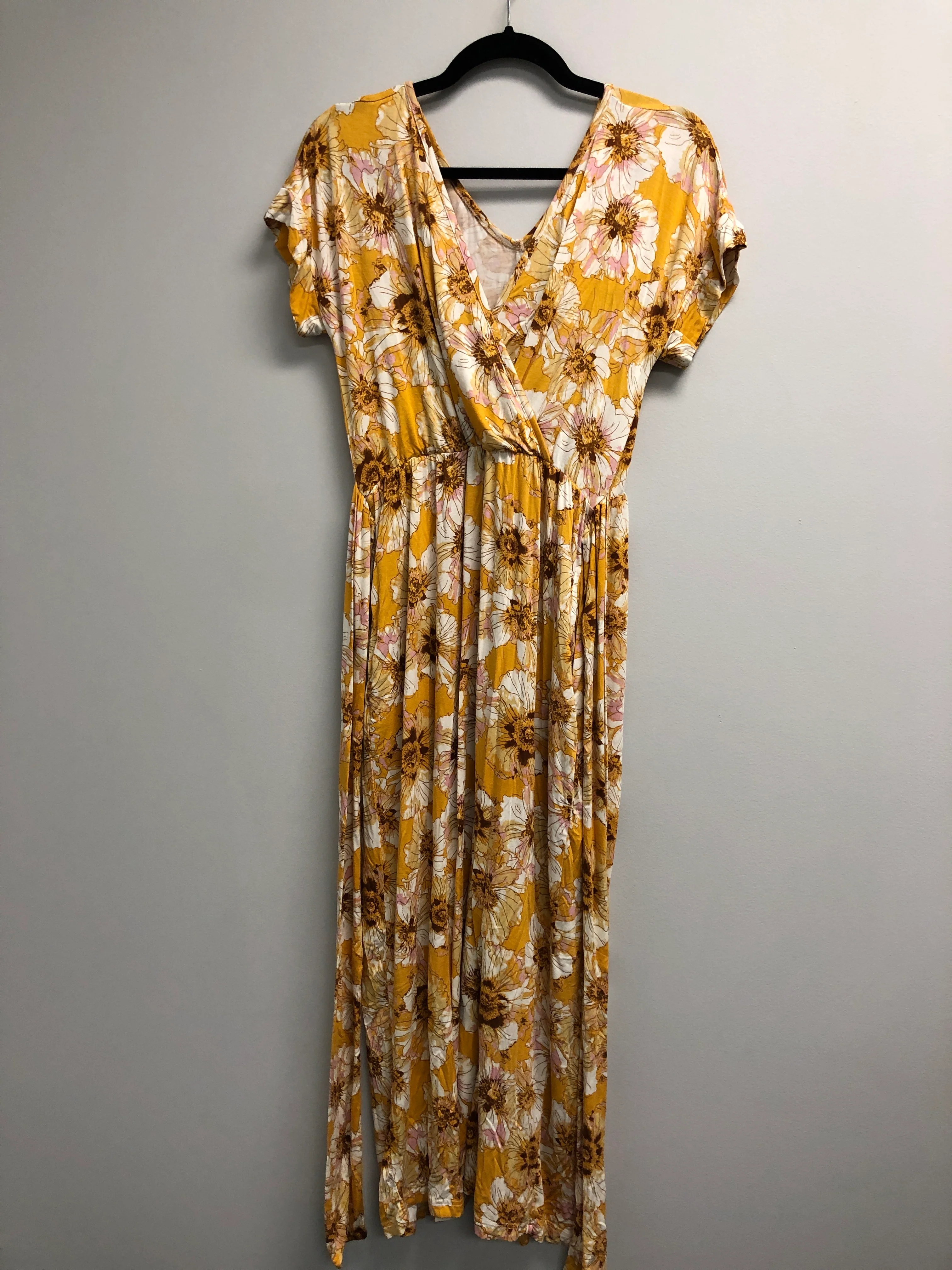 Outlet 7153 - Latched Mama V-Neck Nursing Jumpsuit - Flaxen Floral - Large