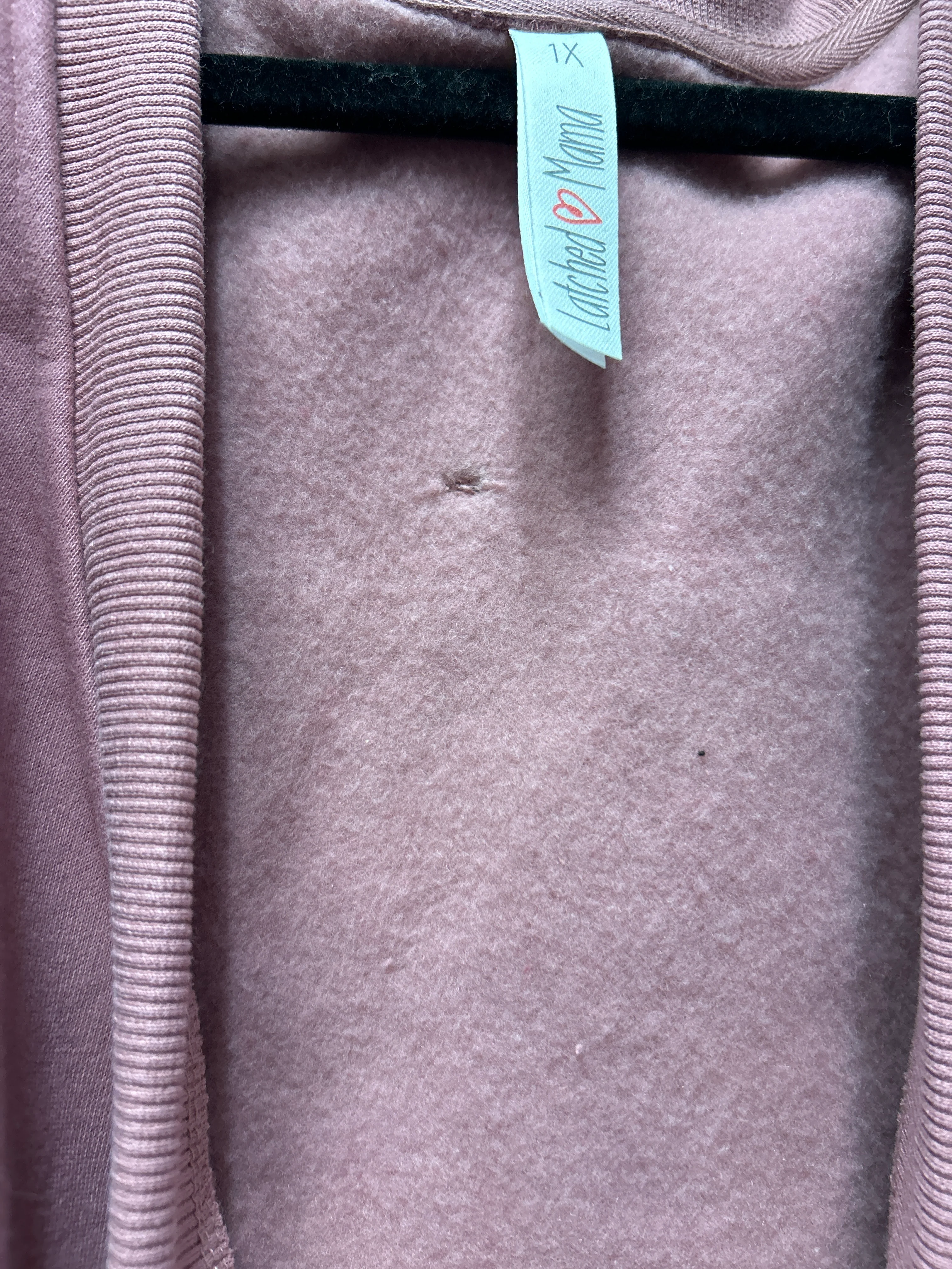 Outlet 7268 - Latched Mama 635 Nest Nursing Wrap - BERRY - 1X - Image 2